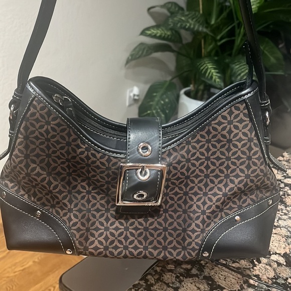 Relic Handbags - Relic purse shoulder bag handbag black brown
Excellent Condition 
Gently used.